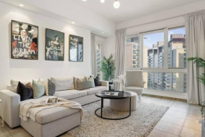 Luxury 2BR and Maid Room with Stunning Marina View